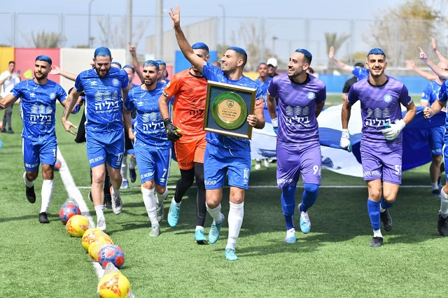 חוגגים עם הצלחת(צילום עדי דיטליס)